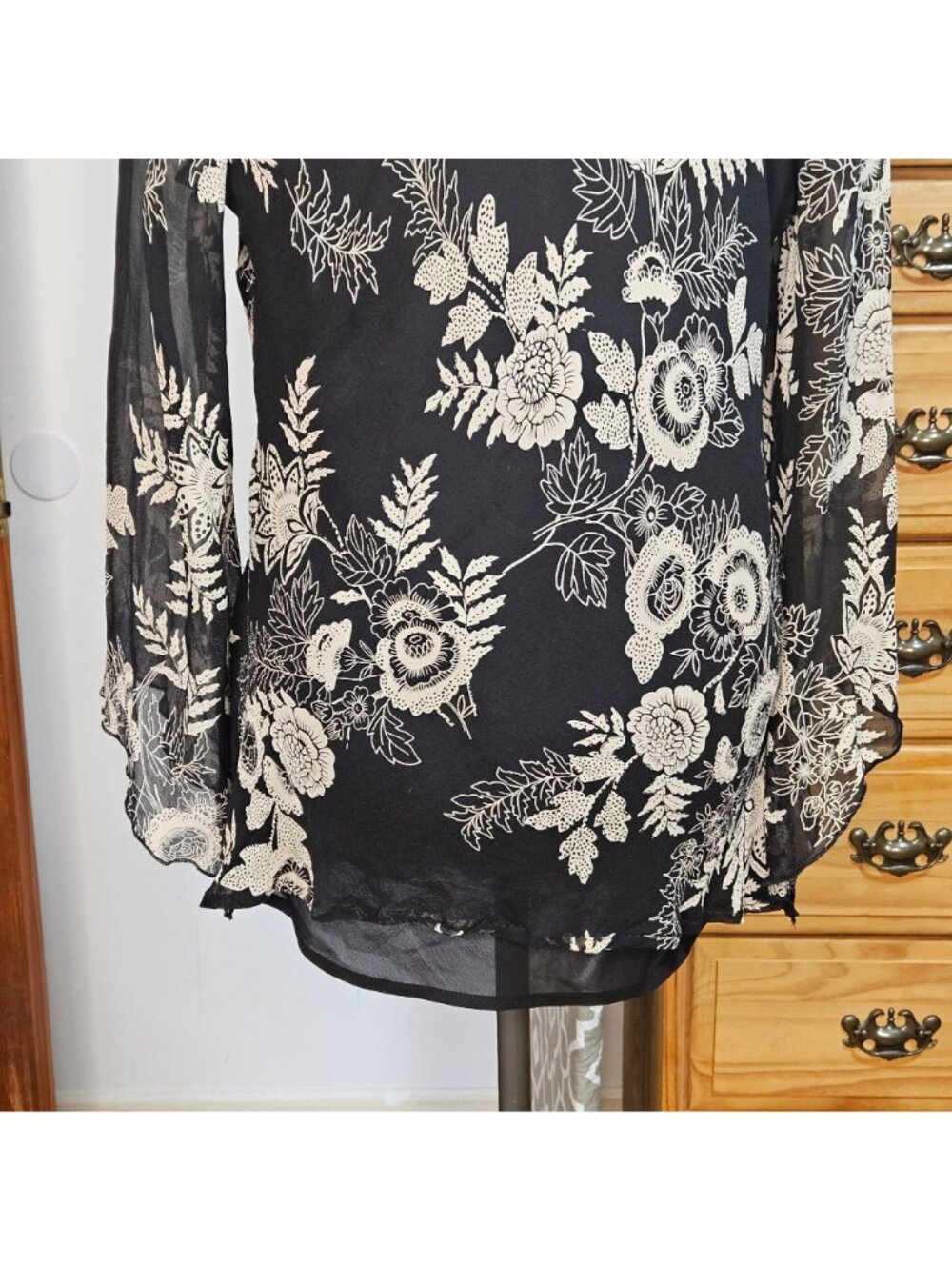 Woman's New York City Design co silk dark whimsey romantic floral blouse black L - Picture 4 of 8
